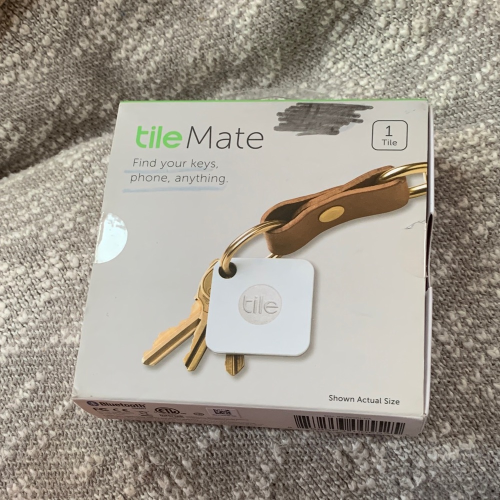 Tilemate in White and Silver 1 Count